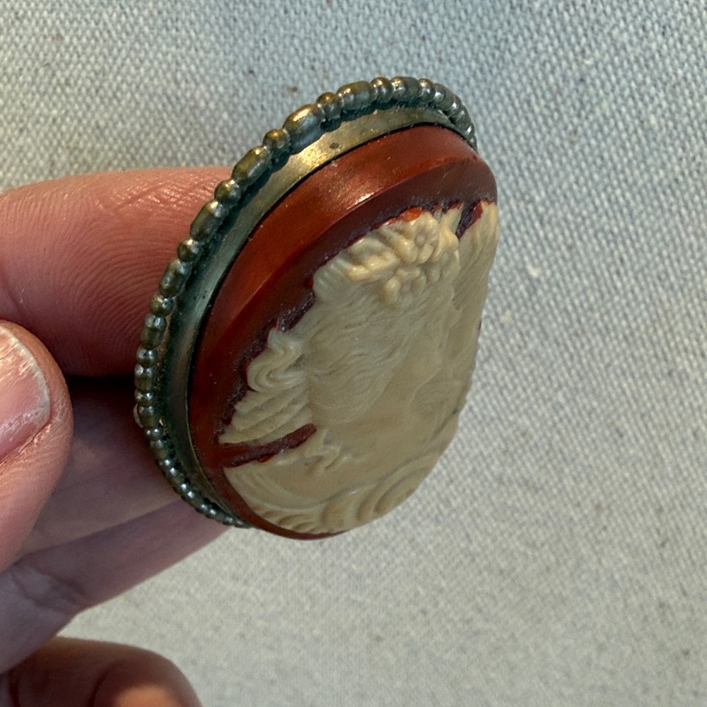 Vintage Czeckoslovakia Cameo Brooch with Red and Cream Accents - Picture 4 of 8